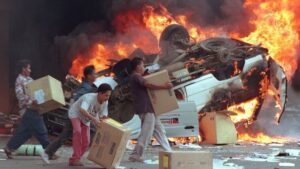 Locals looting shops amidst the protests in May 1998 (photo by Choo Youn-Kong for Getty Images)